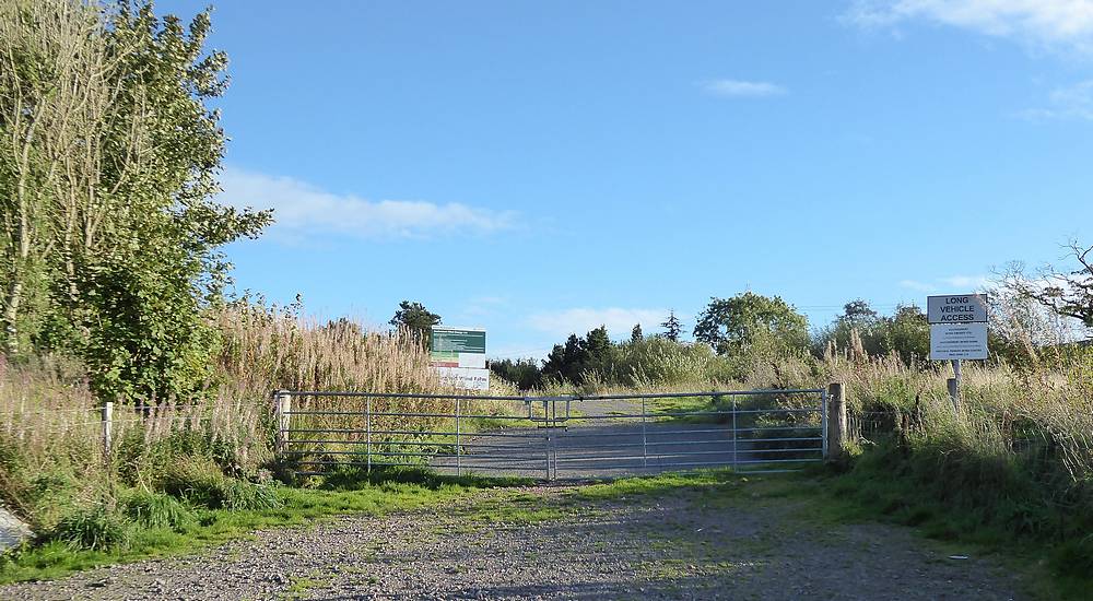 Entrance off B7086